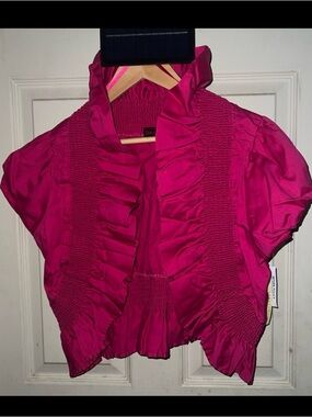 NWT WHAT’S HOT PINK RUFFLE SHRUG CROP JACKET WITH SNAP CLOSURE//SIZE LARGE